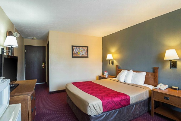 Econo Lodge Junction City I-70 Near Fort Riley image 22